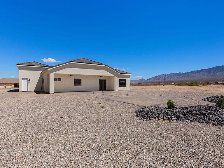 1106 E Las Vegas Way photo 4