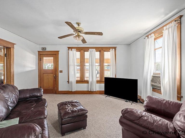 202 5th St photo 4