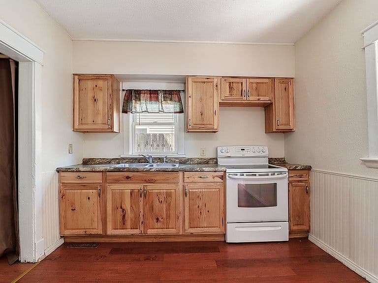 709 6th St NE photo 5