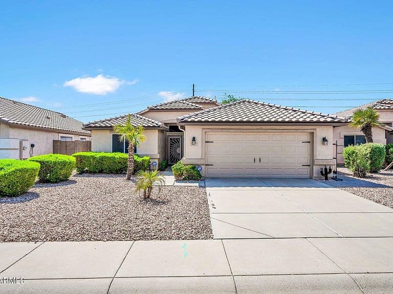 10817 W ALMERIA Road photo 2