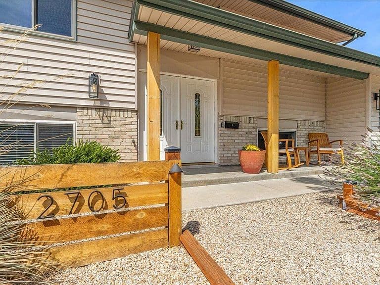 2705 S Inverness Way photo 4