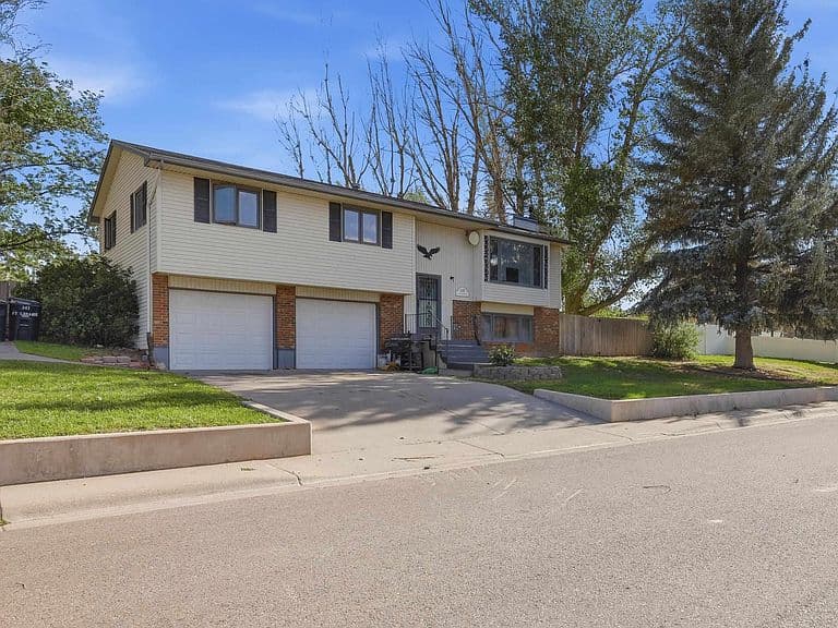 247 Fort Laramie St photo 3