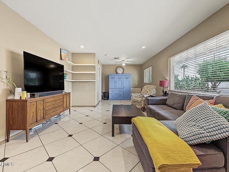 1927 E MONTEREY Way photo 5