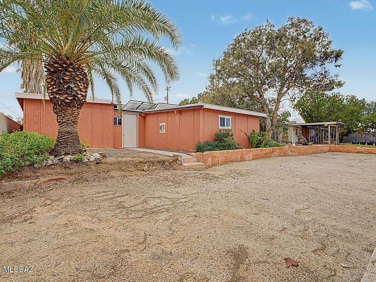 7114 E Sylvane Dr photo 2