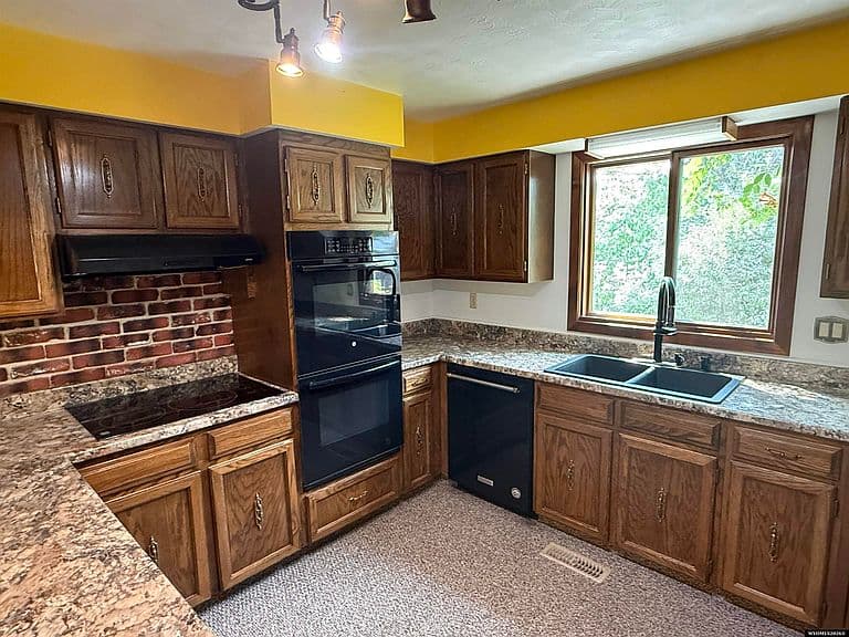 104 Mountain View Dr photo 5