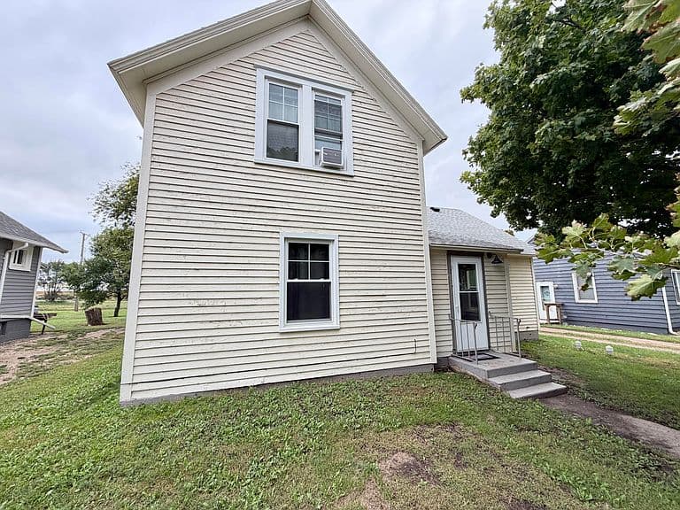 245 Laurel Ave SW photo 1