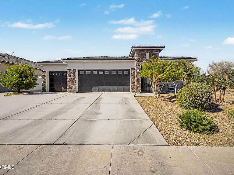 24054 W VERLEA Drive photo 1
