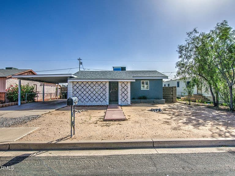 1131 E 6TH Street photo 2
