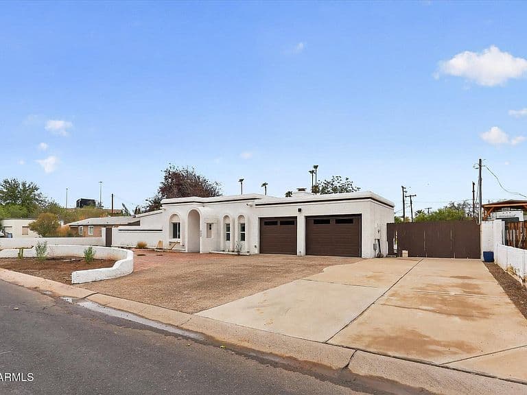 2334 W AUGUSTA Avenue photo 4