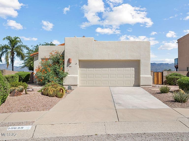 10639 E Northern Crest Dr photo 1