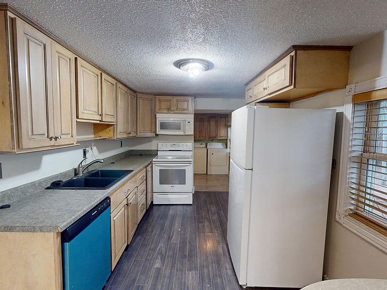 1301 E Hanson Ave photo 5