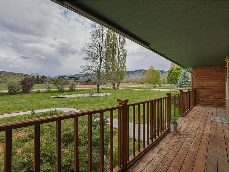 842 Legacy Loop photo 2