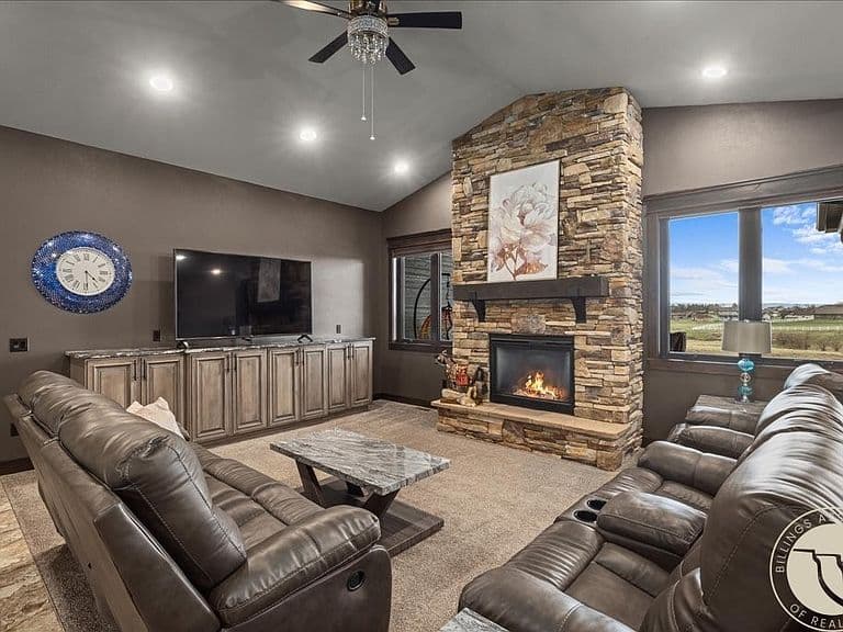 1626 Polo Ln photo 4