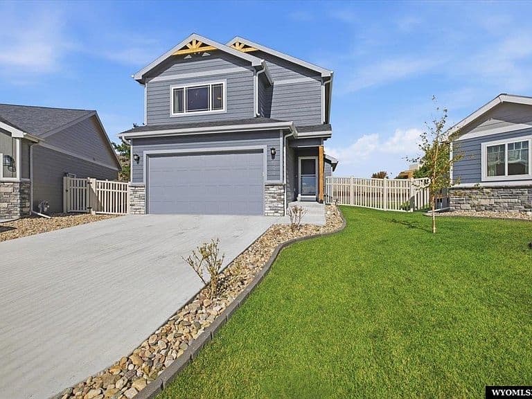 844 Cheney Loop photo 3