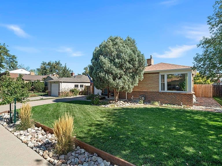 1823 Crook Ave photo 2