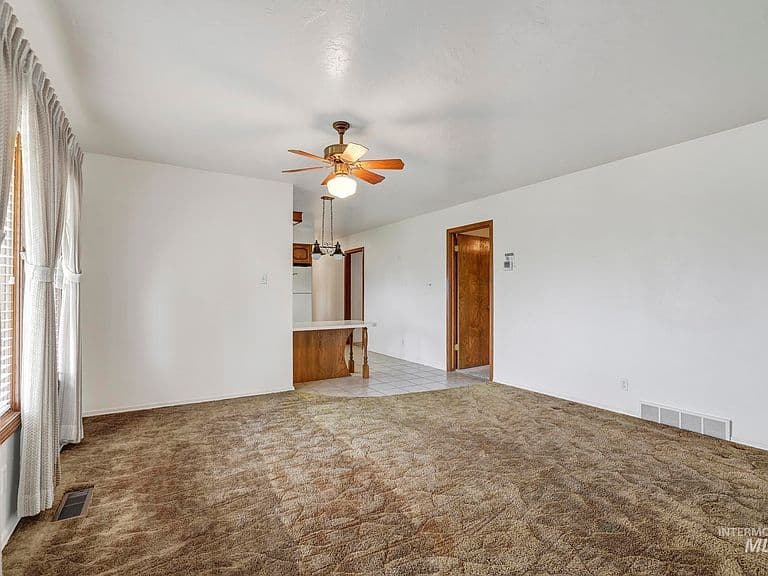 22 Horseshoe Cir photo 2