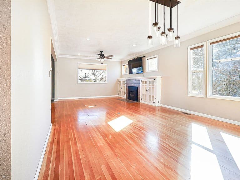 1125 Summit St photo 3
