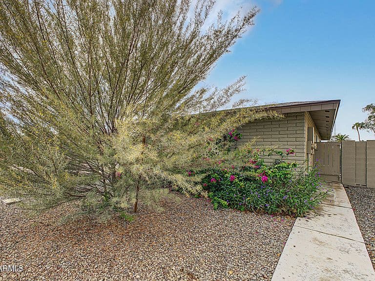 846 S ROSEMONT -- photo 4