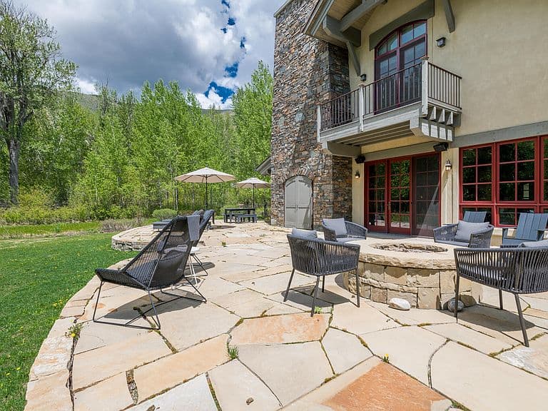 111 Pioneer Mountain Dr photo 3