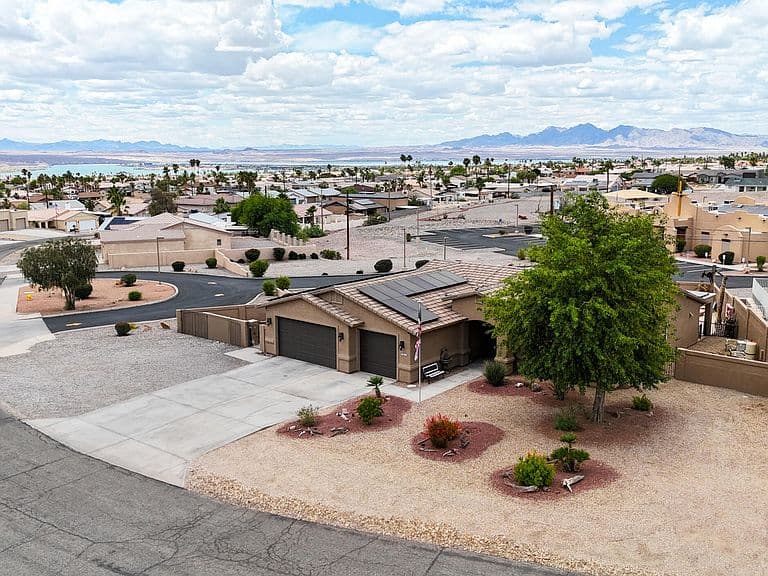2811 Inca Dr photo 1