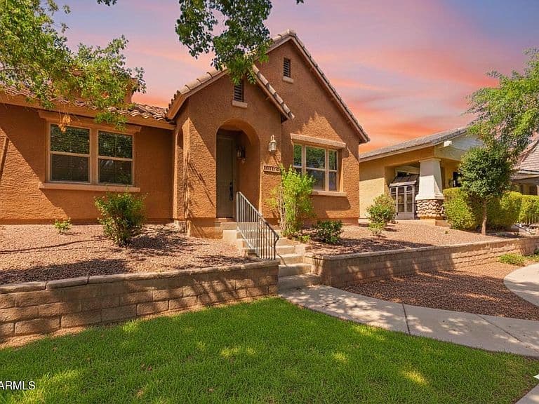 20766 W Valley View Dr photo 1