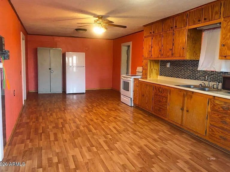 1137 W RICE Street photo 3