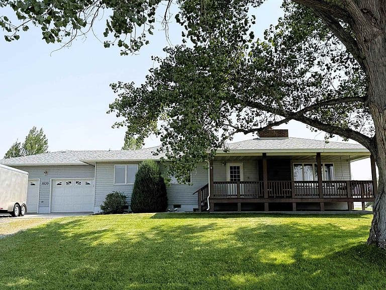 1820 Sugar Ln photo 1