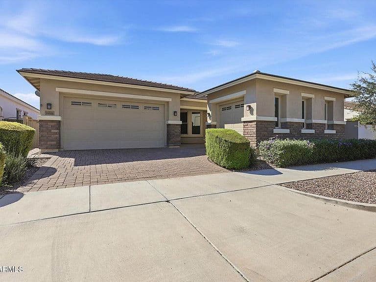 10505 E LINCOLN Avenue photo 1