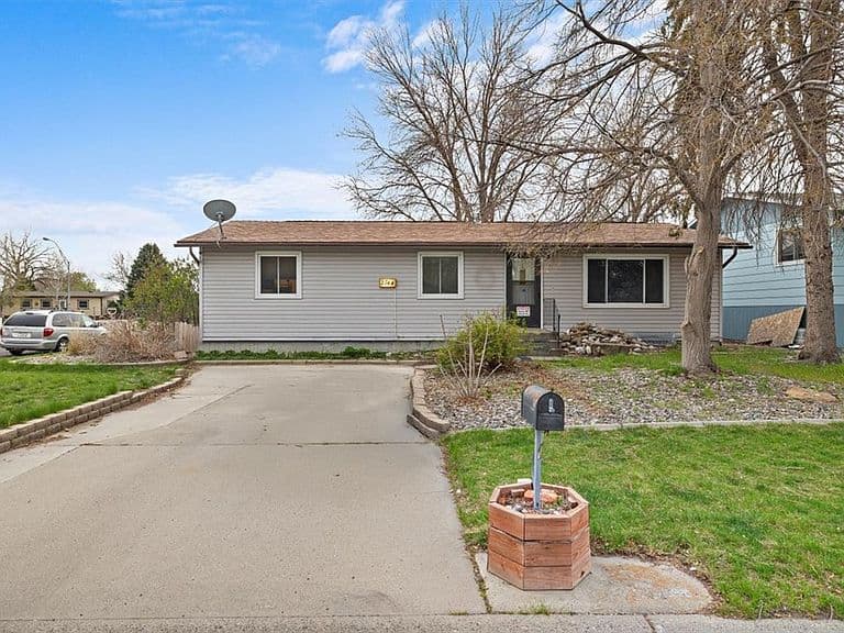 2744 Phyllis Cir S photo 1