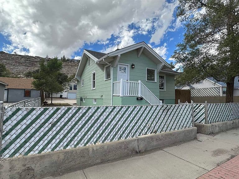 818 Dewar Dr photo 3