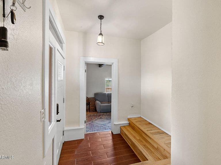 209 ROBINSON Drive photo 4