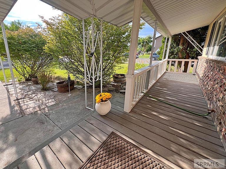 413 Logan Dr photo 5