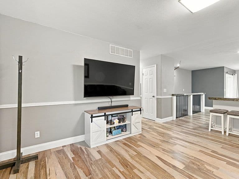 5468 Rodney St photo 4