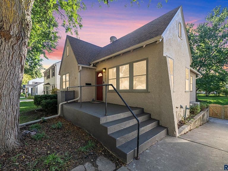 1905 S 5th Ave photo 1