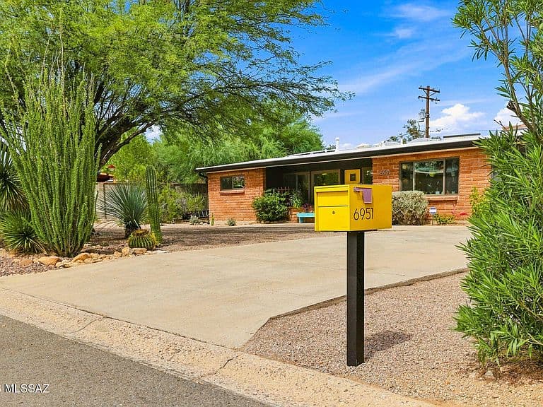 6951 E Taos Pl photo 5