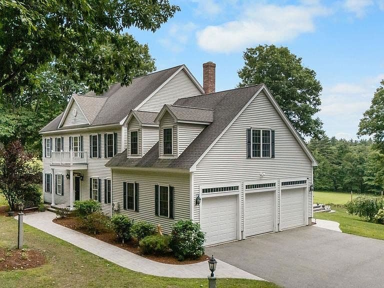 1237 Center Road photo 1