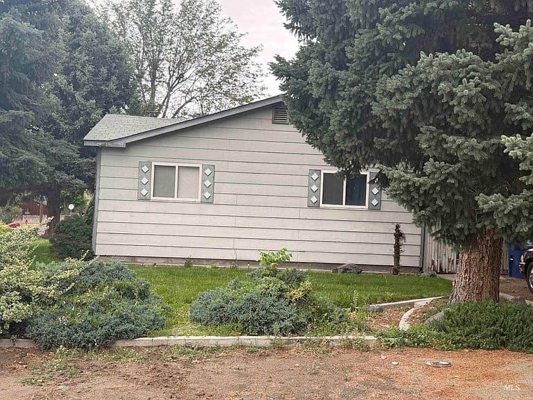 311 S Ave E photo 3