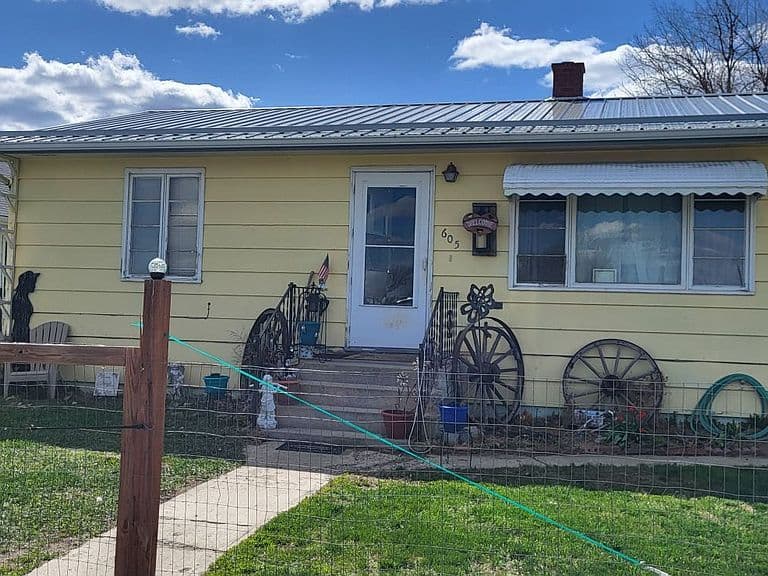 605 S Towne Ave photo 1