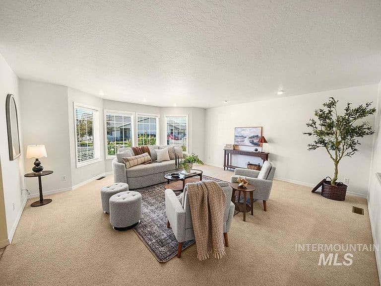 150 Toner Dr photo 3