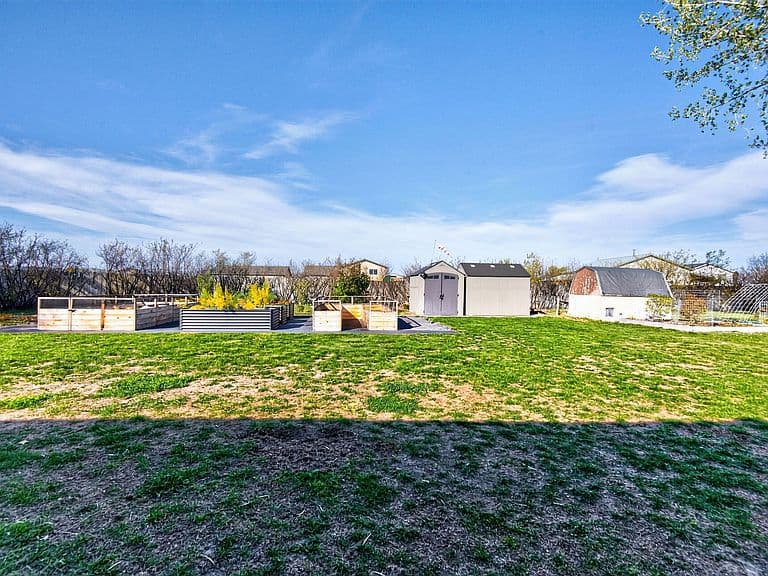 282 Thomas Ct photo 5