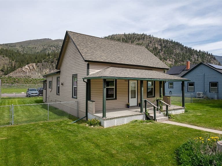9504 Highway 200 E photo 1