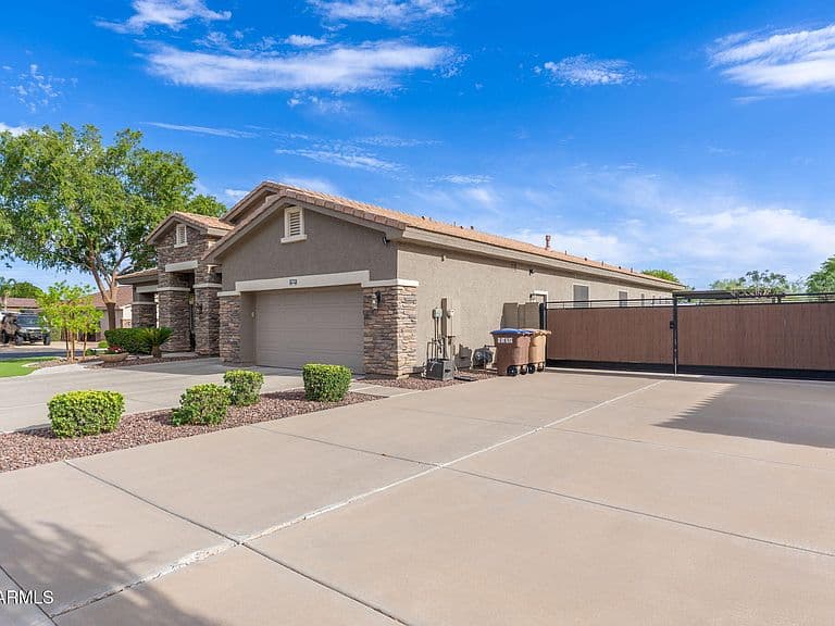 9841 W QUAIL TRACK Drive photo 5