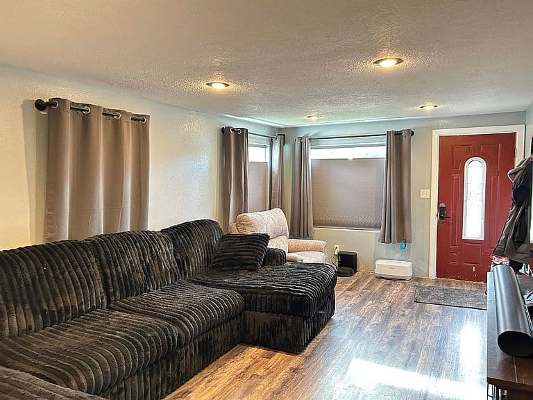 348 Washington Ave photo 5