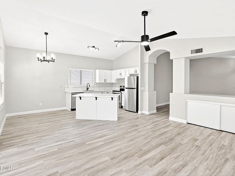 3046 W Abraham Lane photo 5
