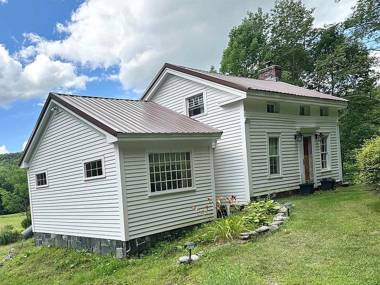 1376 Shaftsbury Hollow Road photo 3