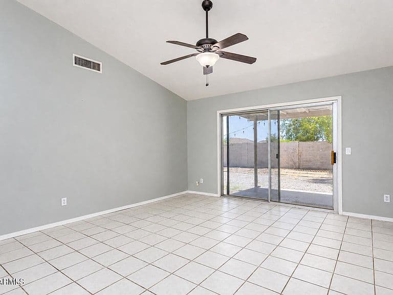 2624 N RICARDO -- photo 3