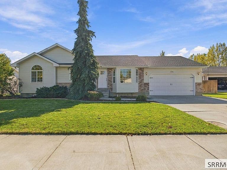 2930 E Stonewood Cir photo 1