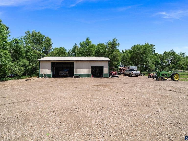 28286 Bartlett Ave photo 5