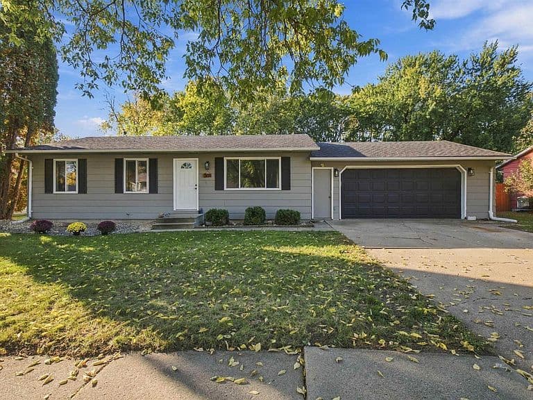 105 E Maureen Dr photo 2