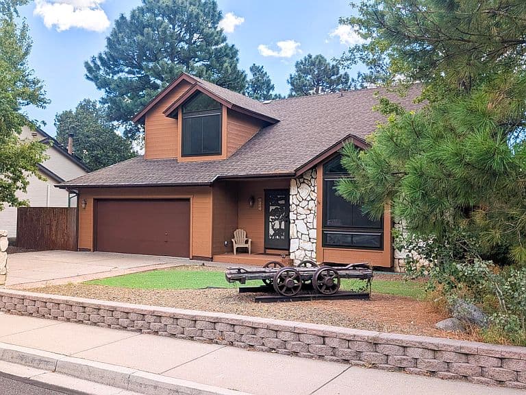 2655 E Matterhorn Dr photo 2